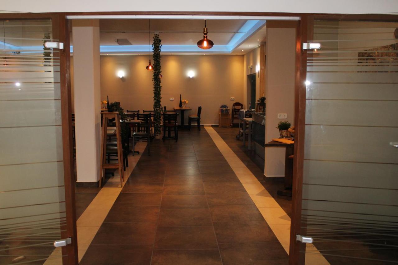 Hotel Maximo Пиннеберг Экстерьер фото