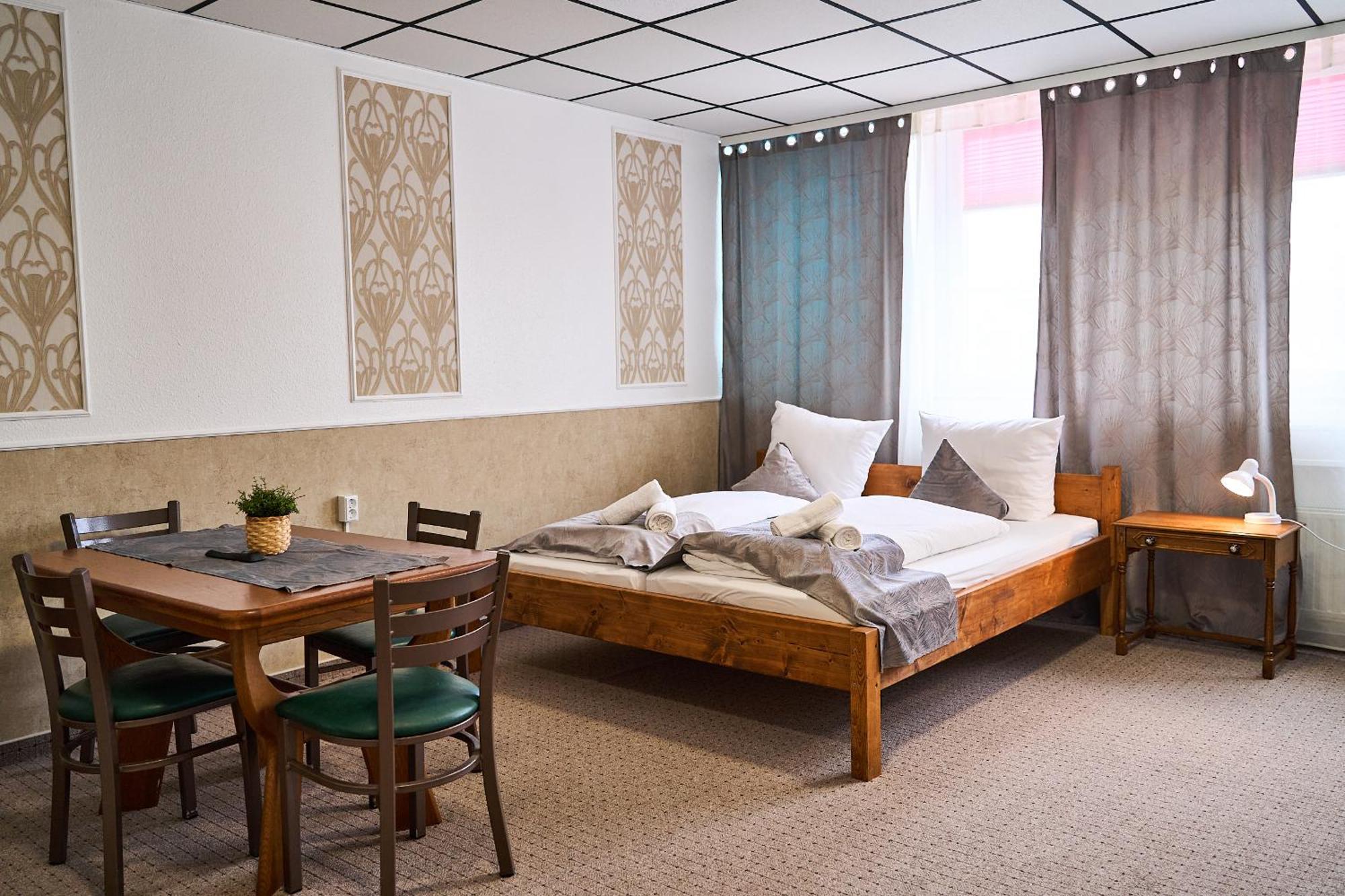 Hotel Maximo Пиннеберг Экстерьер фото