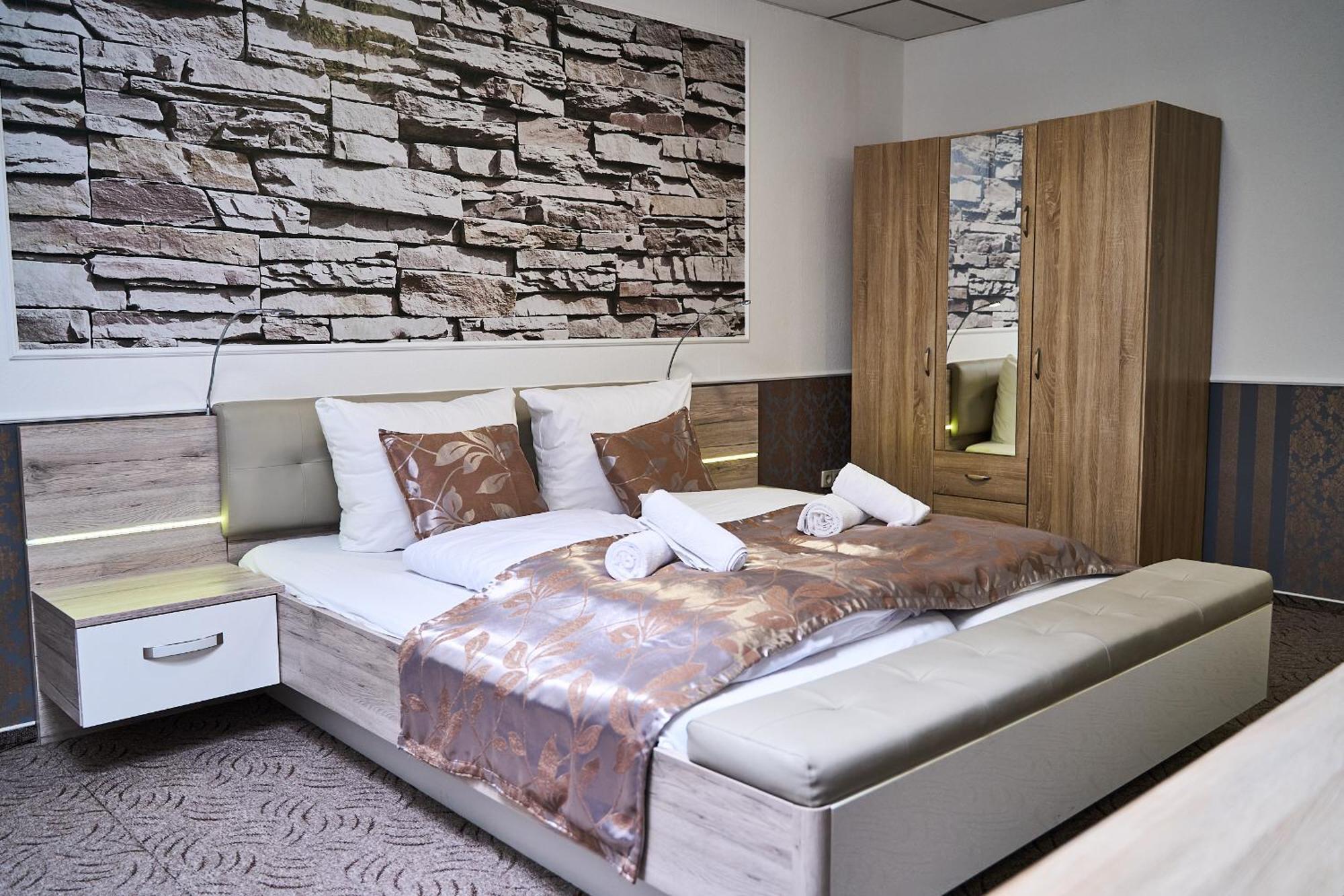 Hotel Maximo Пиннеберг Экстерьер фото