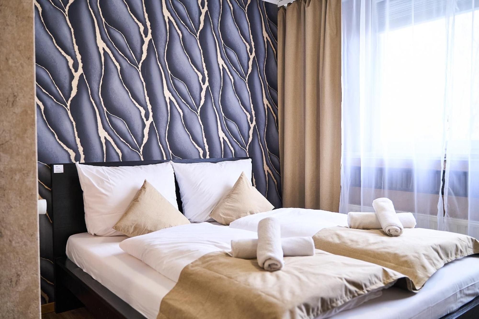 Hotel Maximo Пиннеберг Экстерьер фото