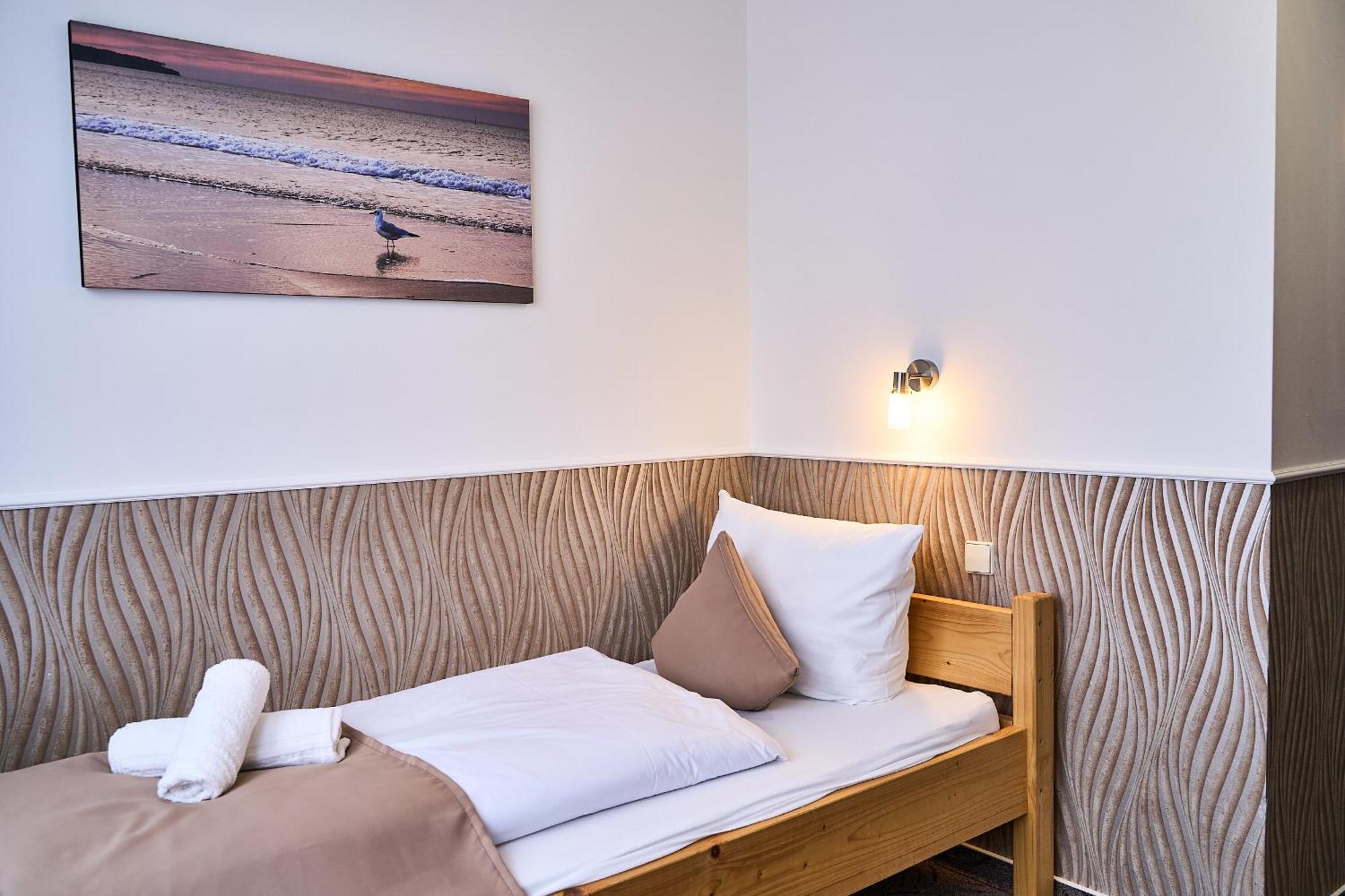 Hotel Maximo Пиннеберг Экстерьер фото