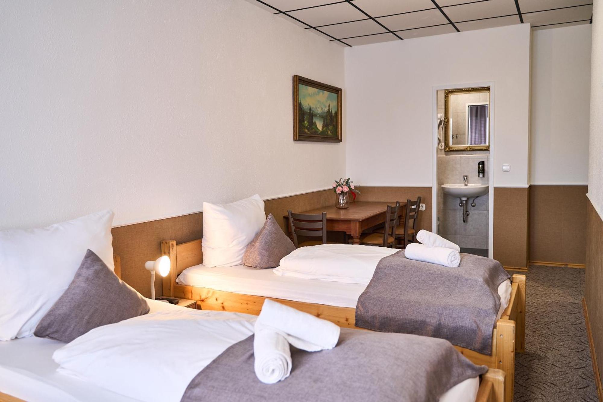 Hotel Maximo Пиннеберг Экстерьер фото