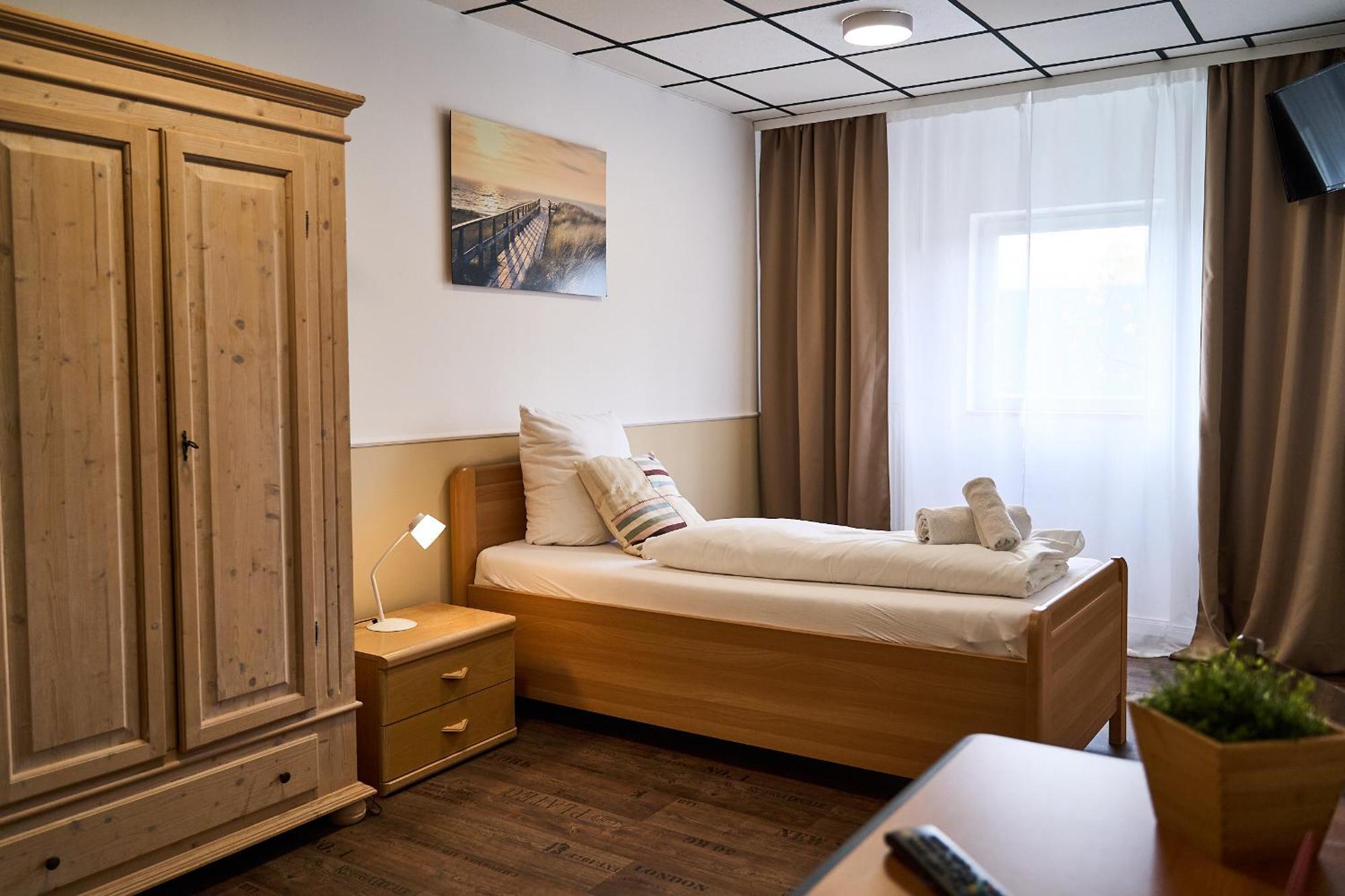 Hotel Maximo Пиннеберг Экстерьер фото