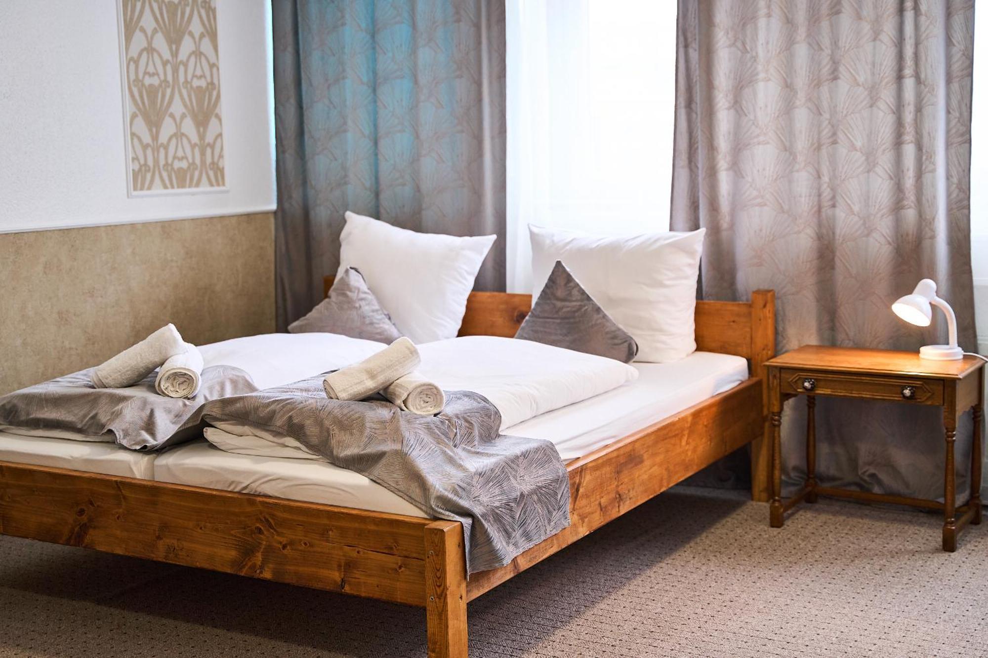 Hotel Maximo Пиннеберг Экстерьер фото