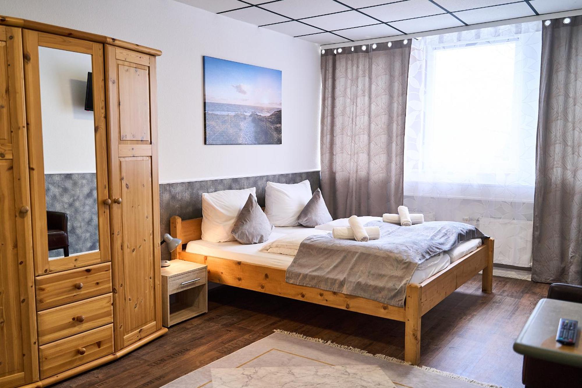 Hotel Maximo Пиннеберг Экстерьер фото