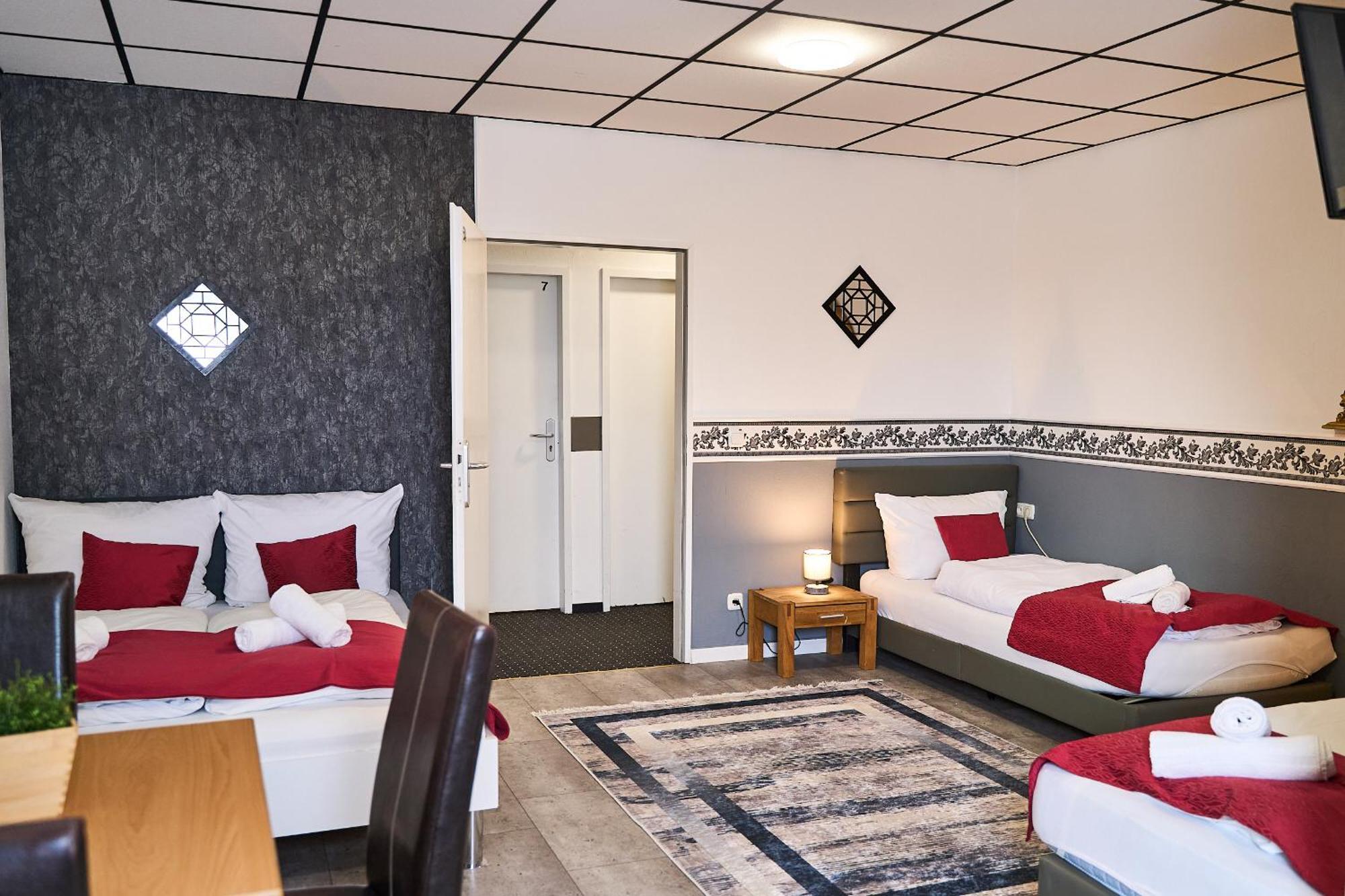 Hotel Maximo Пиннеберг Экстерьер фото