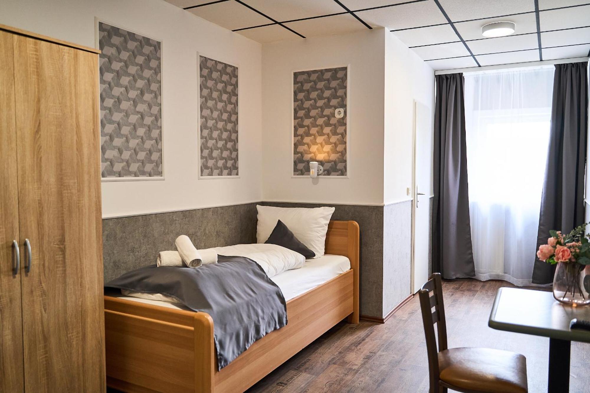 Hotel Maximo Пиннеберг Экстерьер фото