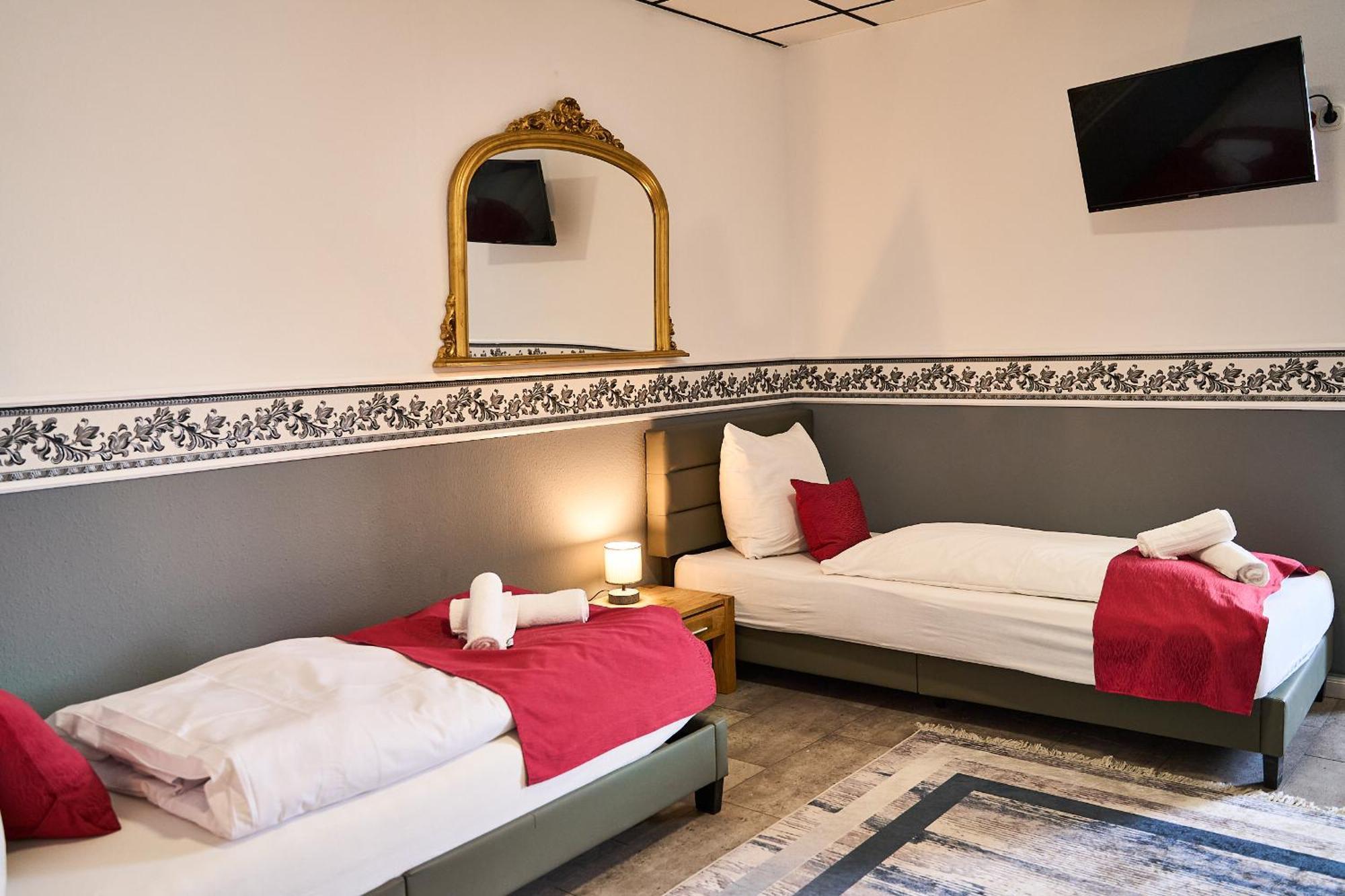 Hotel Maximo Пиннеберг Экстерьер фото