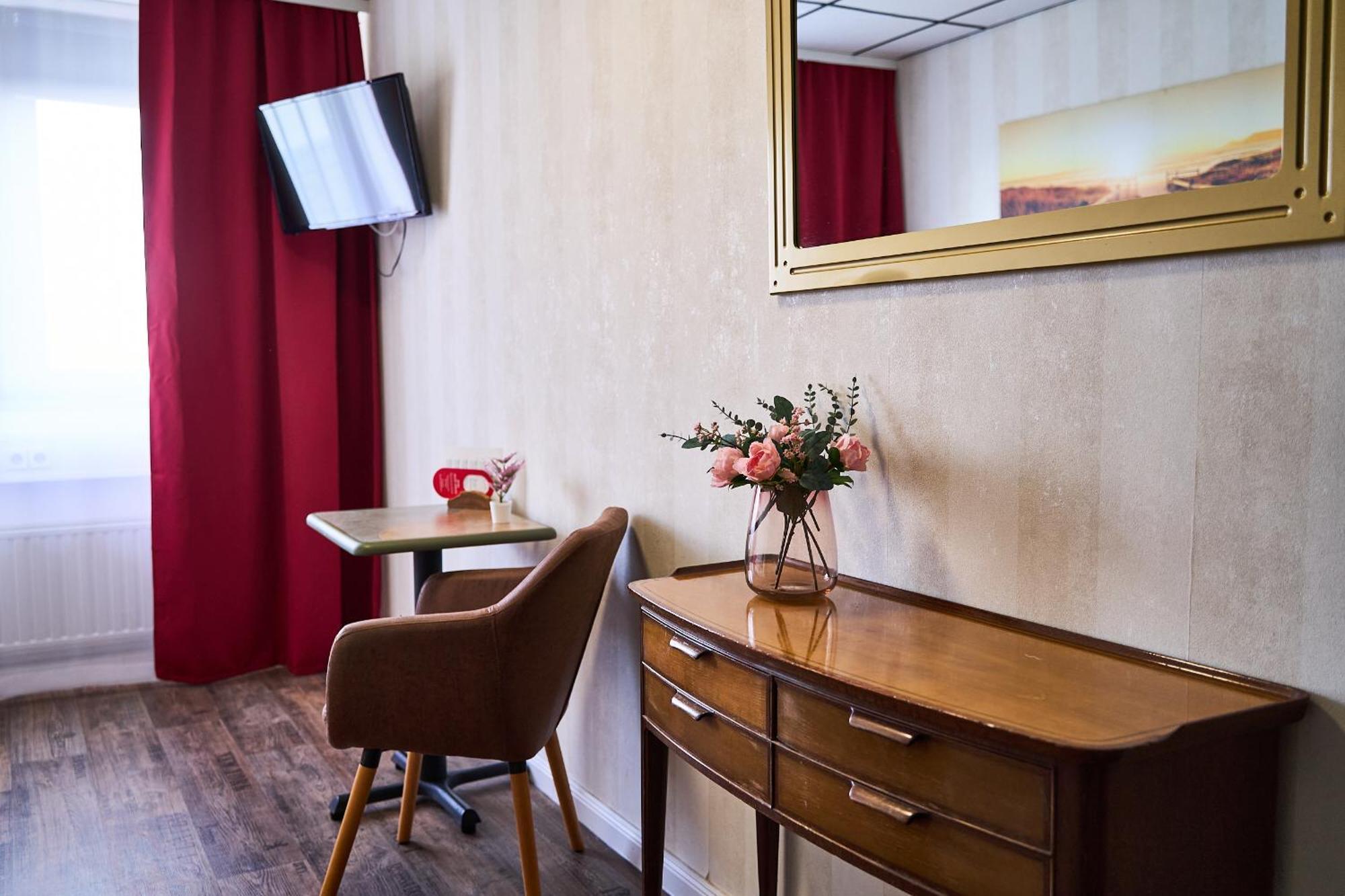 Hotel Maximo Пиннеберг Экстерьер фото